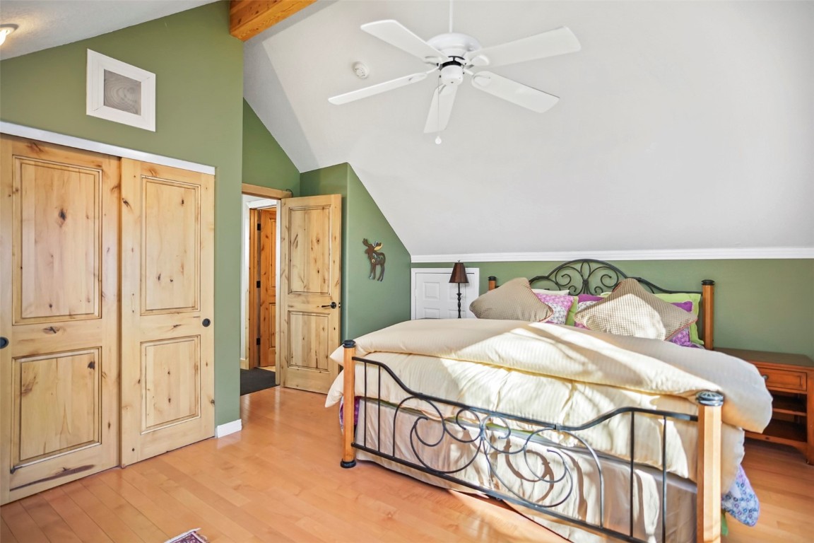 468 South Hillside Drive Silverthorne, CO 80498 - Photo 24 of 34 a bedroom with a bed in it