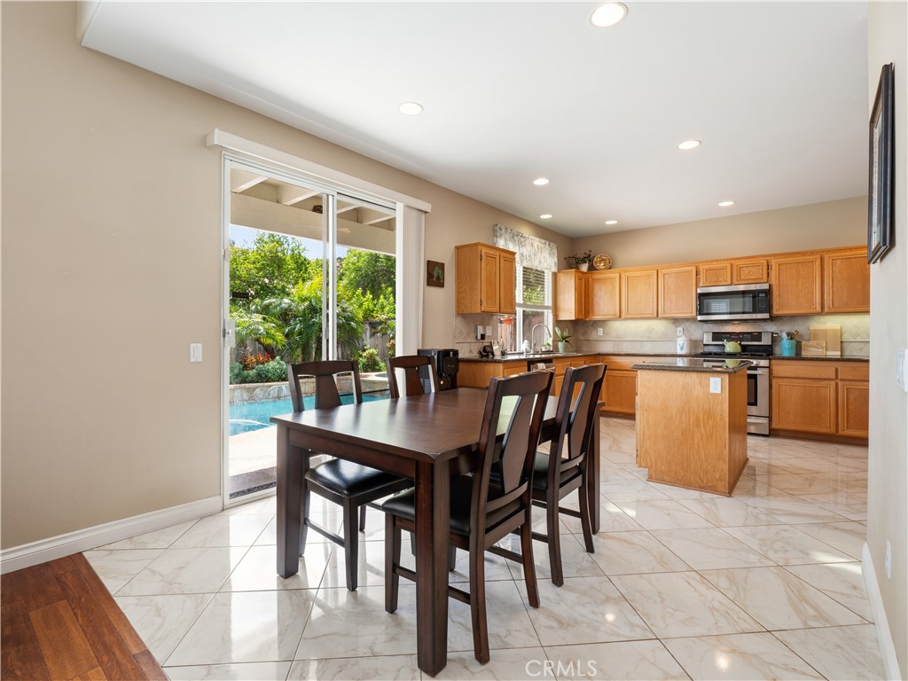 28428 Oak Valley Road Castaic, CA 91384 - Photo 7 of 39