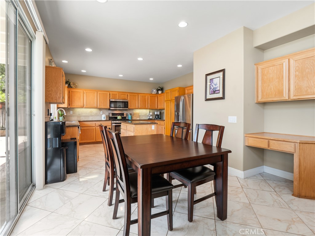 28428 Oak Valley Road Castaic, CA 91384 - Photo 8 of 39