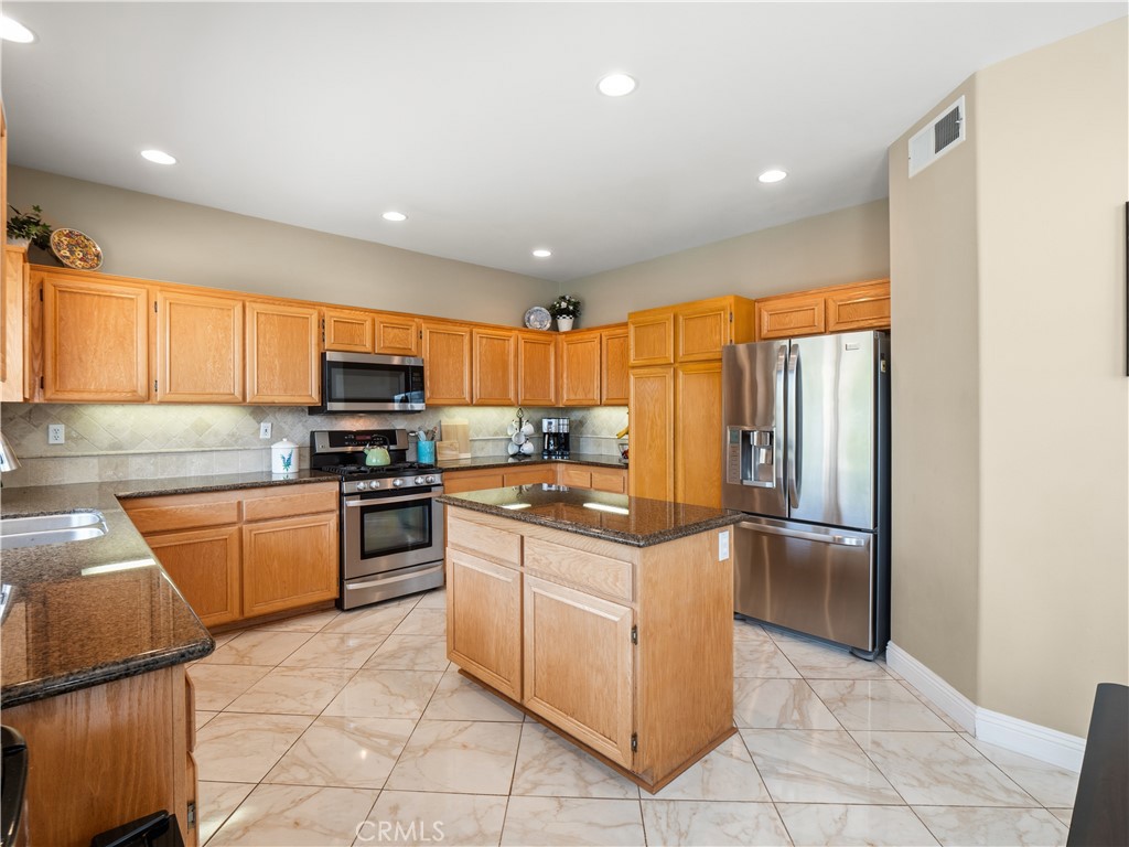 28428 Oak Valley Road Castaic, CA 91384 - Photo 9 of 39