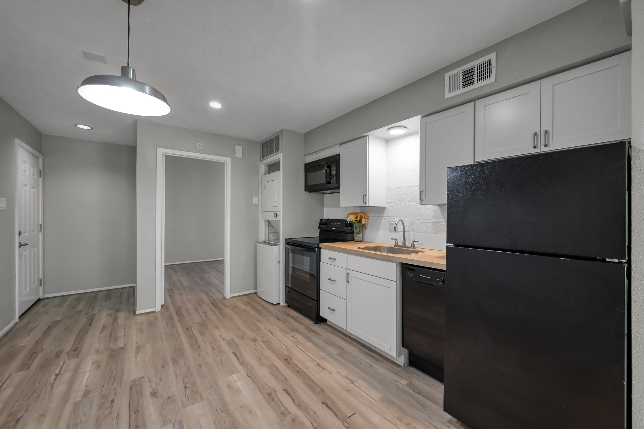 12900 Walden Road, Unit 1010J Montgomery, TX 77356 - Photo 6 of 24 Dining area and Kitchen