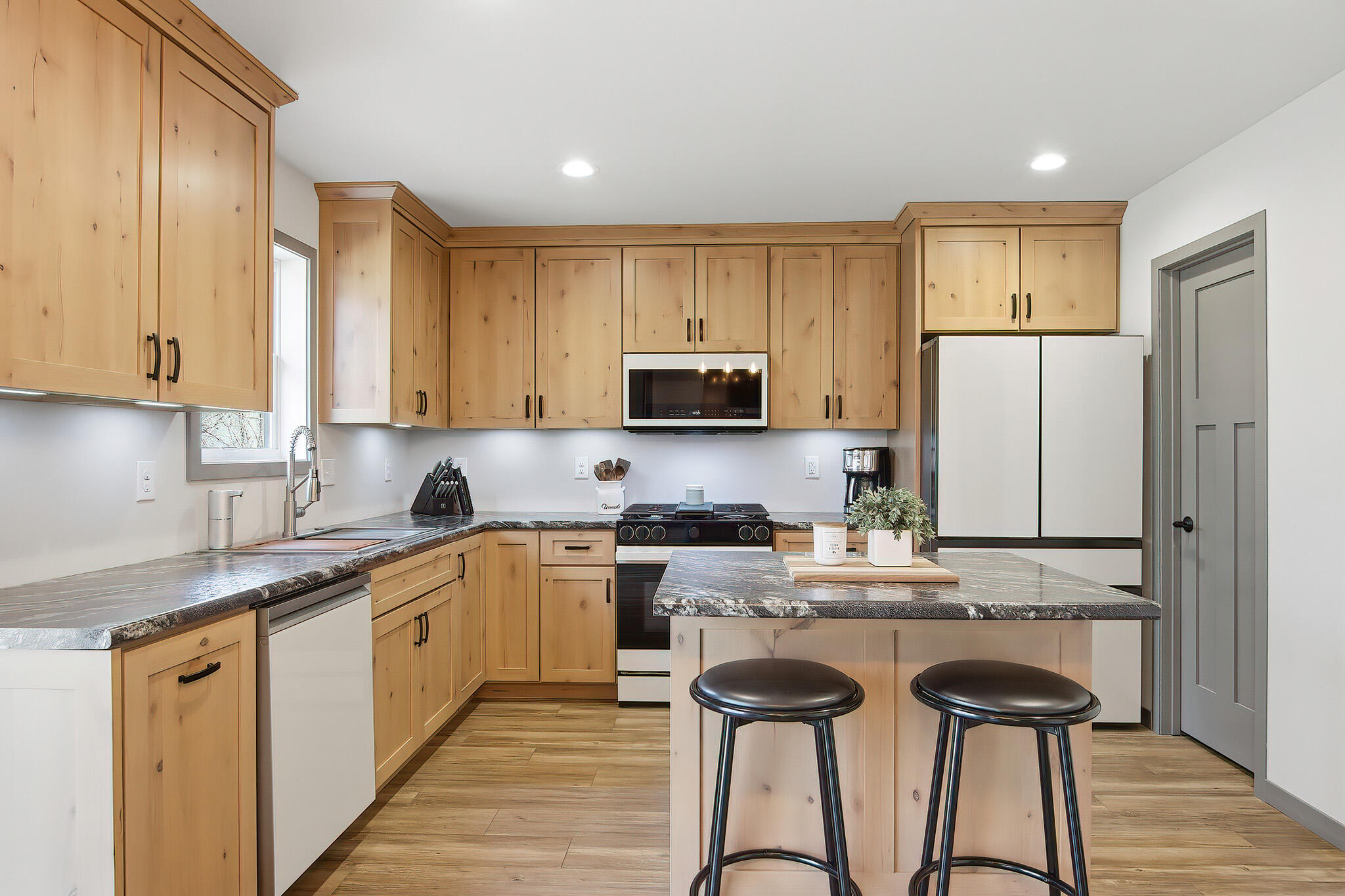 W5591 Briarwood Road Sugar Creek, WI 53121 - Photo 6 of 39 7 IMG_0212