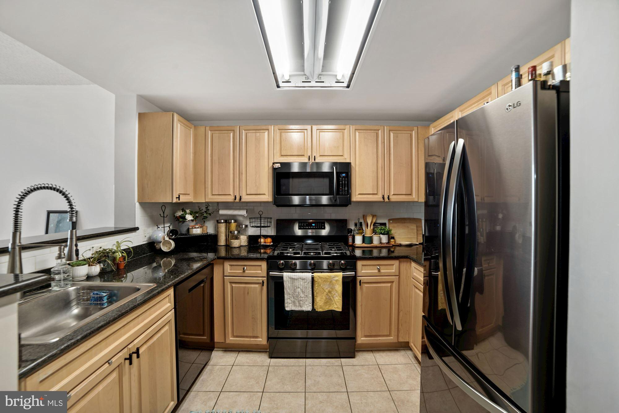 2726 Gallows Road, Unit 1402 Vienna, VA 22180 - Photo 11 of 35
