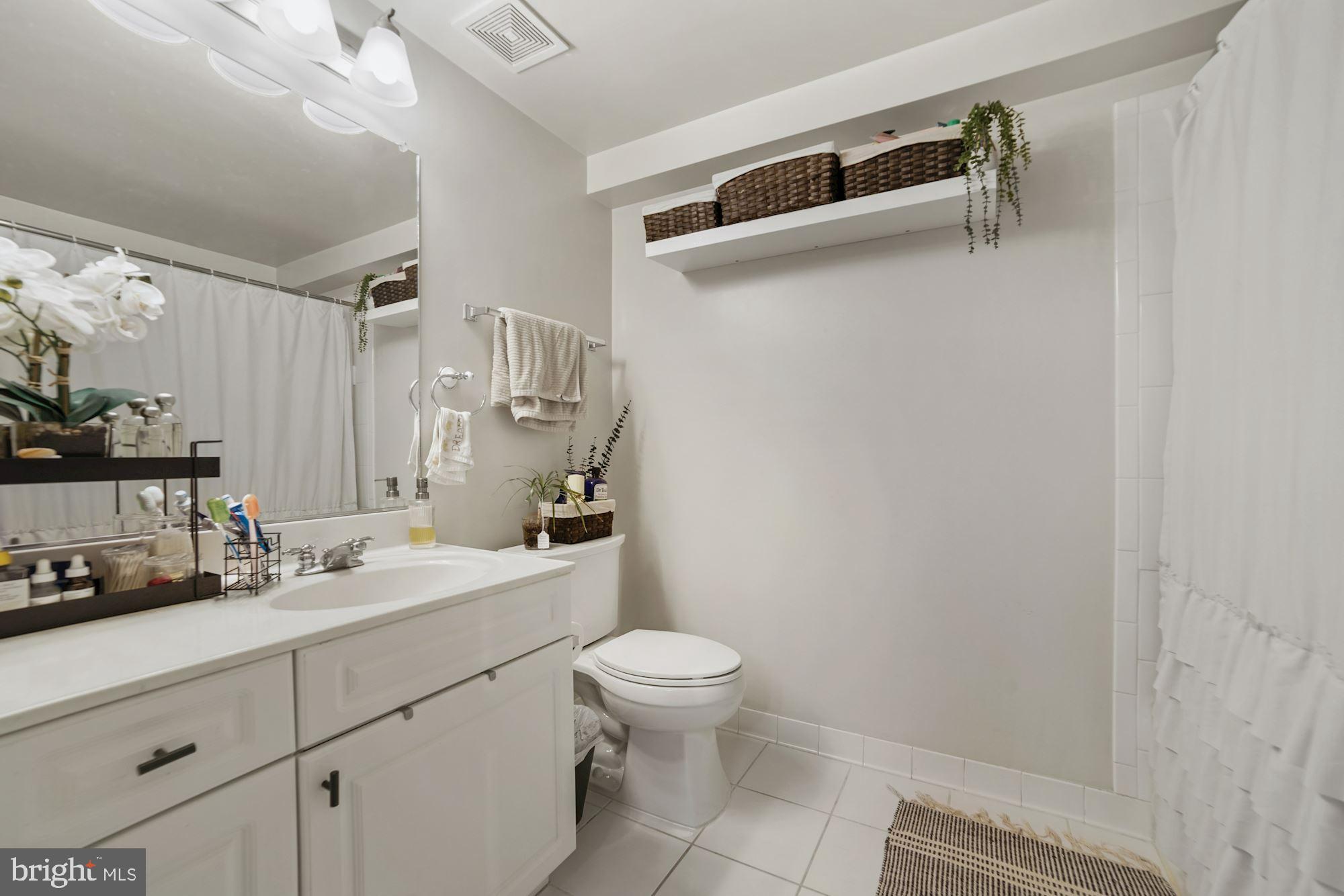 2726 Gallows Road, Unit 1402 Vienna, VA 22180 - Photo 14 of 35