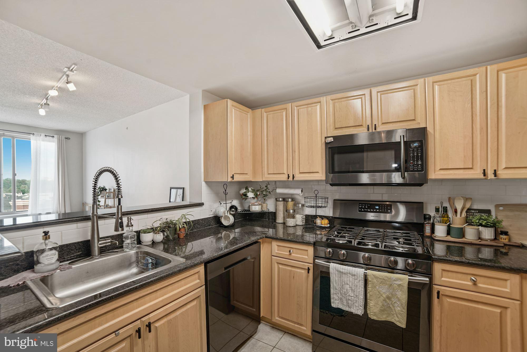 2726 Gallows Road, Unit 1402 Vienna, VA 22180 - Photo 9 of 35
