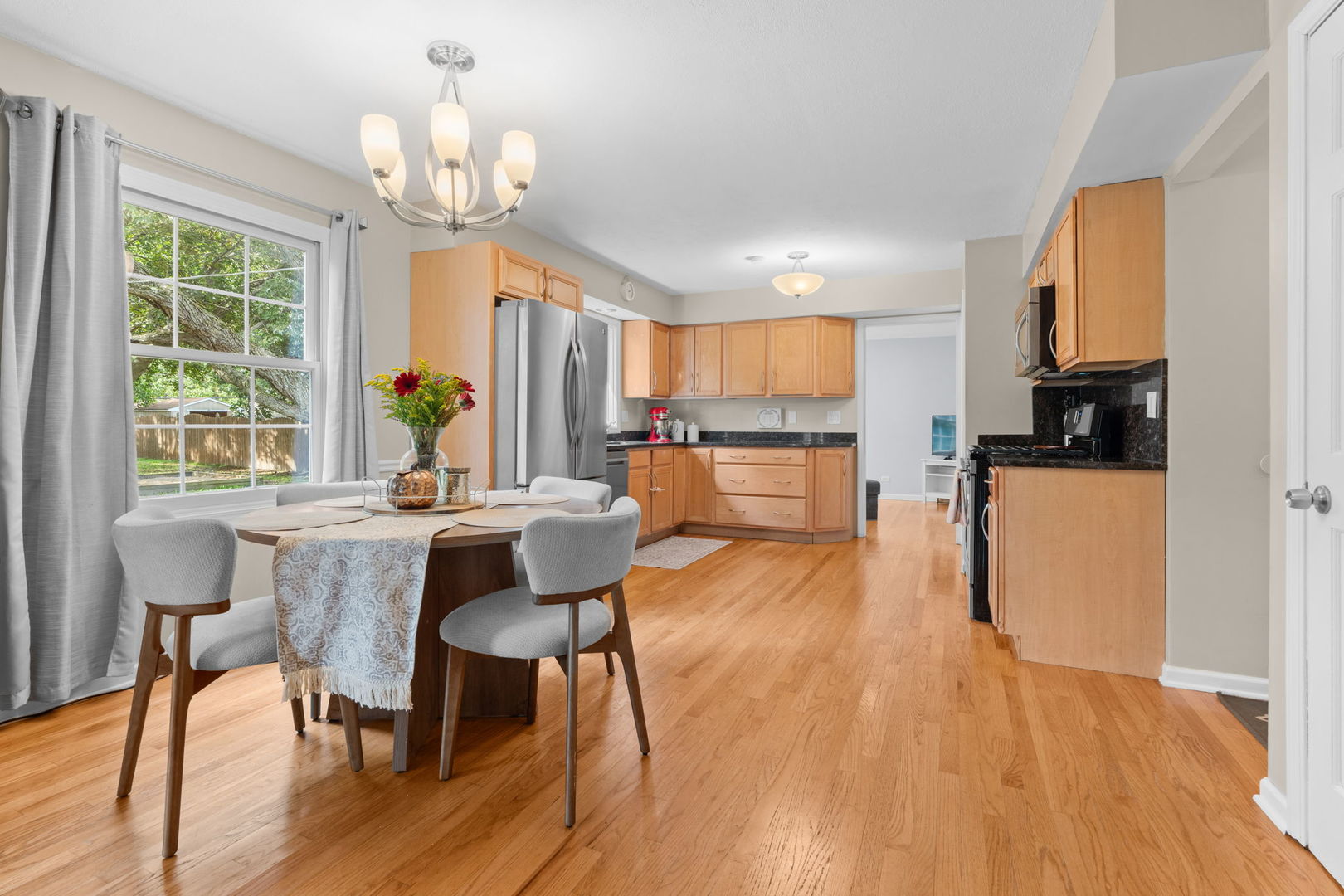 6121 Sands Road Crystal Lake, IL 60014 - Photo 6 of 28 Gallery Image 6