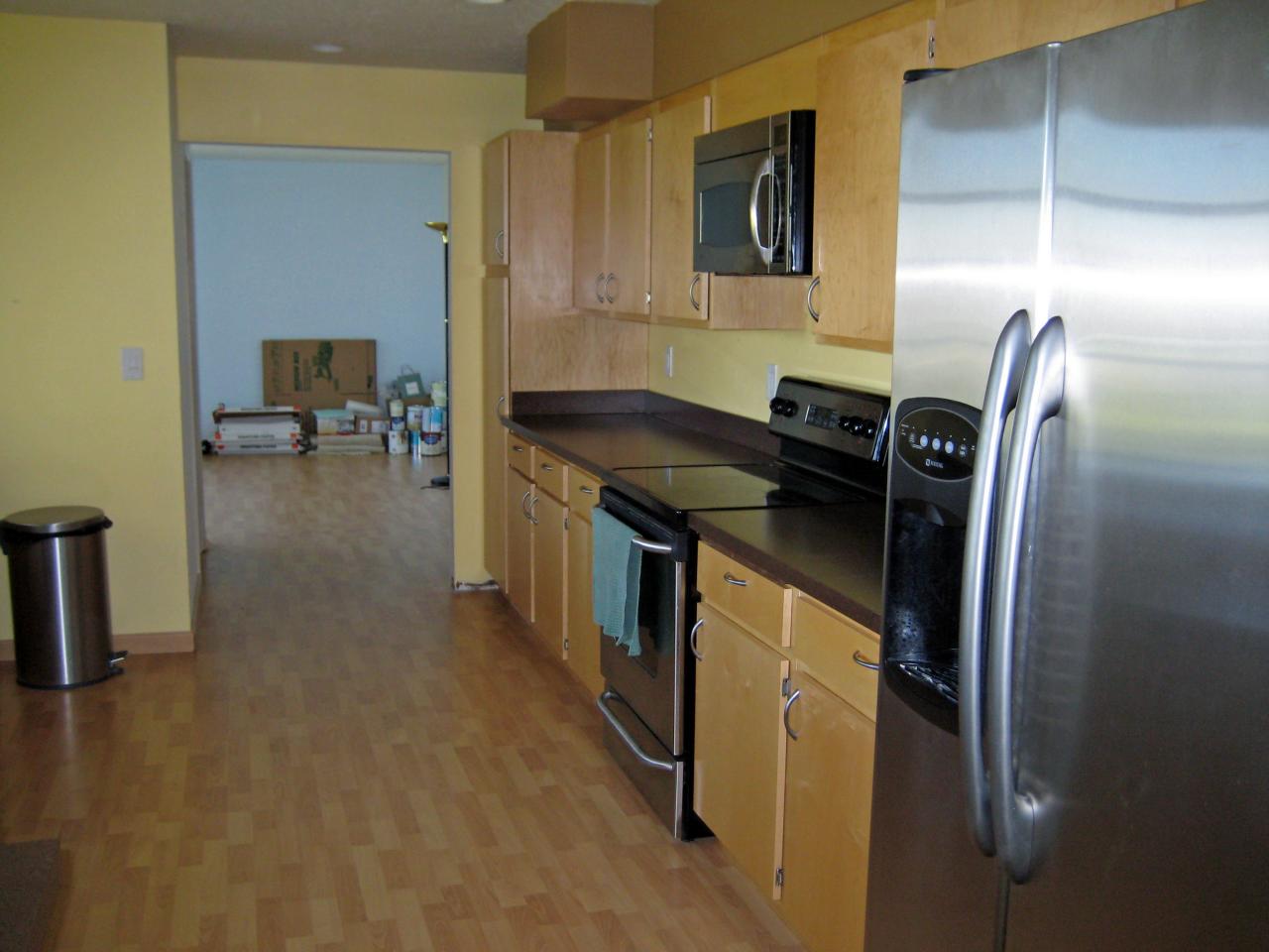 3201 Wiley Road Yakima, WA 98903 - Photo 2 of 8 a kitchen with stainless steel appliances granite countertop a refrigerator and a stove