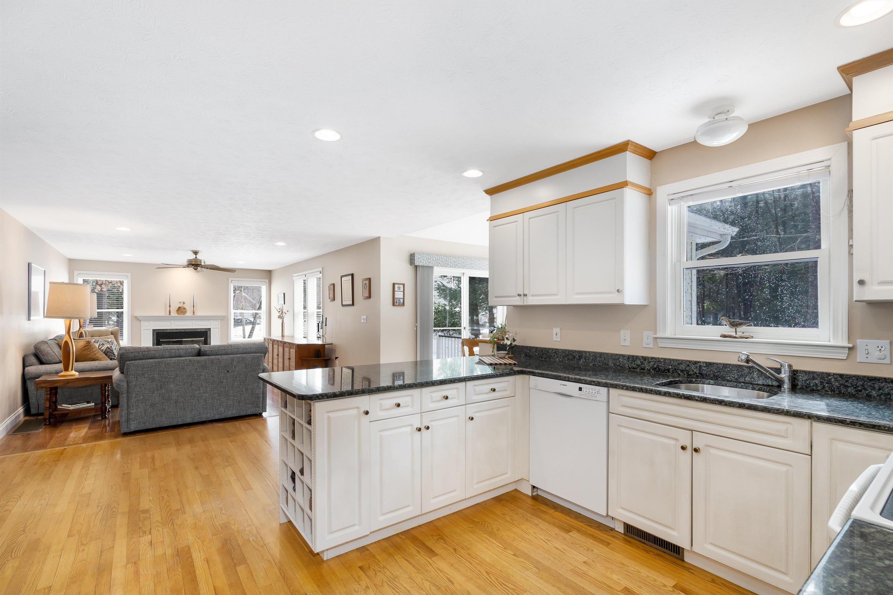 18 Taconic Drive Amherst, NH 03031 - Photo 6 of 40