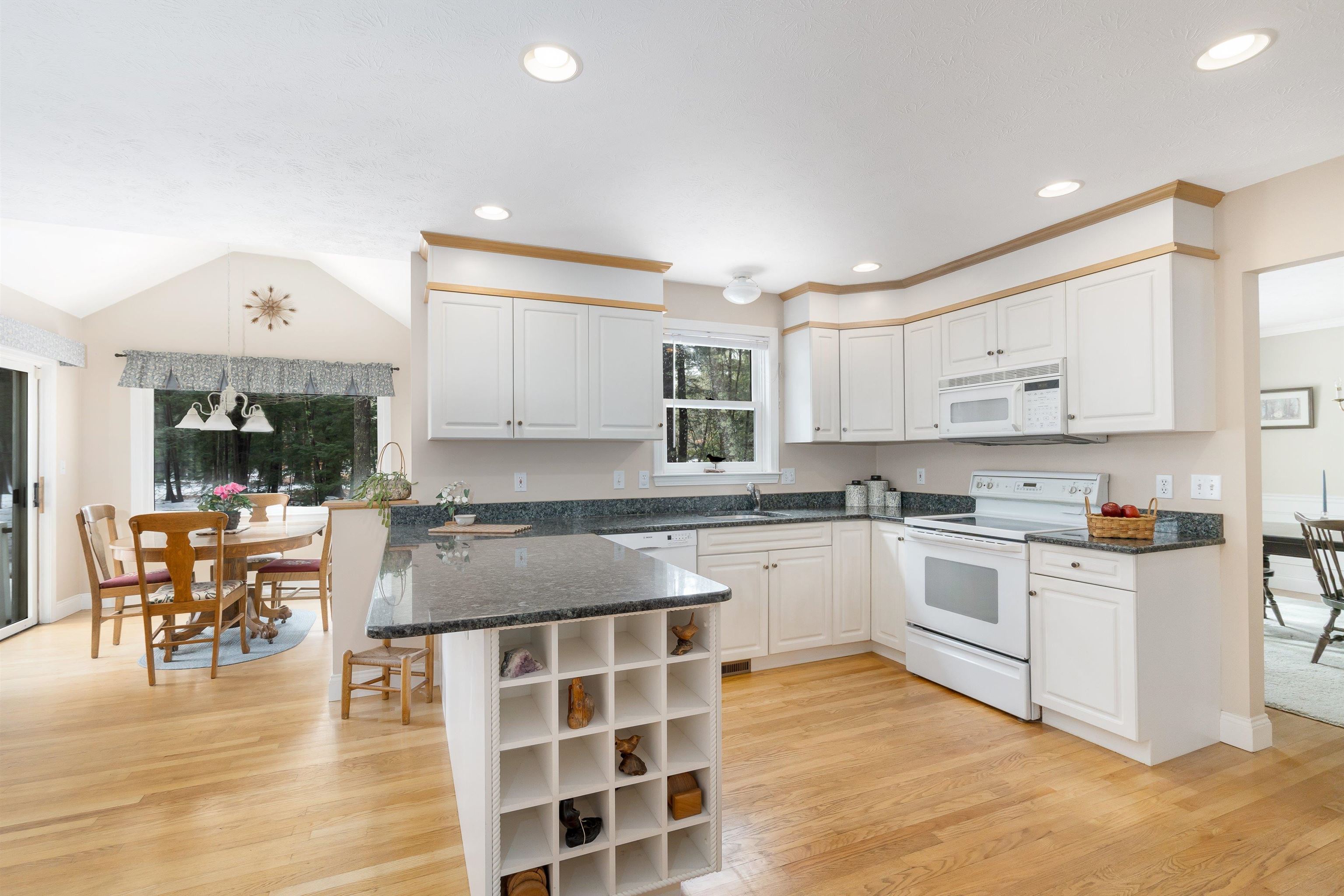 18 Taconic Drive Amherst, NH 03031 - Photo 7 of 40