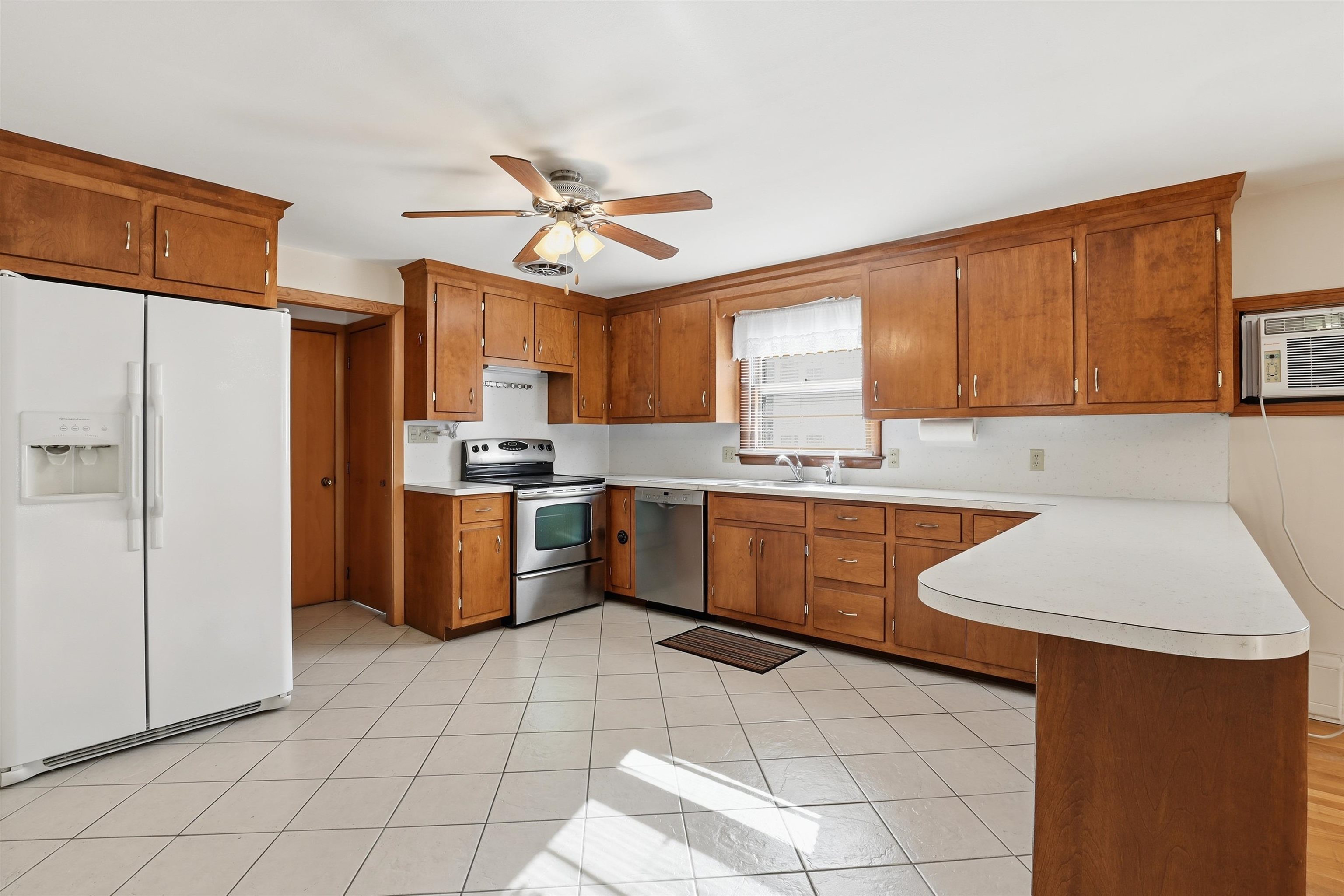 699 Chestnut Street Manchester, NH 03104 - Photo 6 of 36 Gallery Image 6