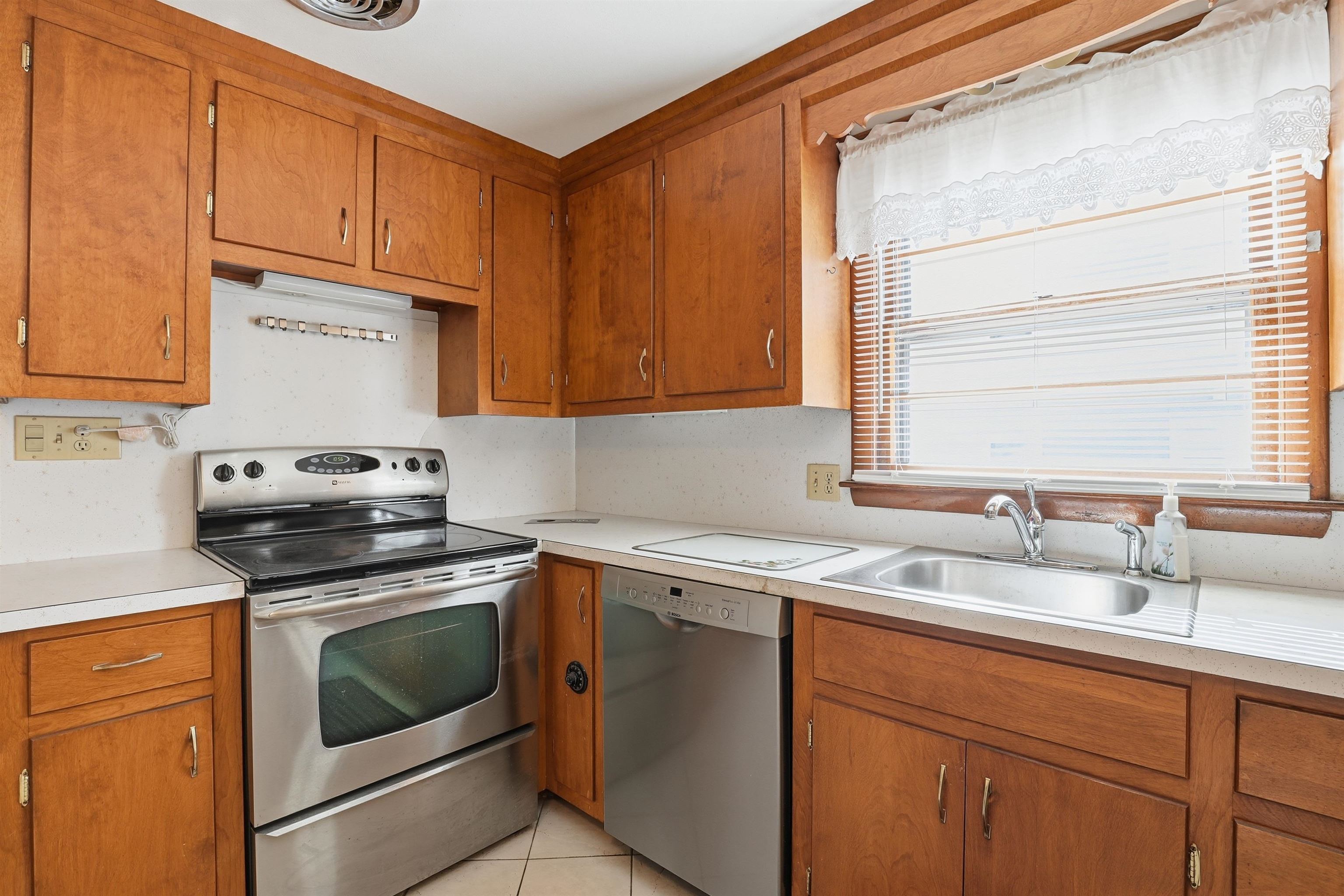 699 Chestnut Street Manchester, NH 03104 - Photo 8 of 36 Gallery Image 8
