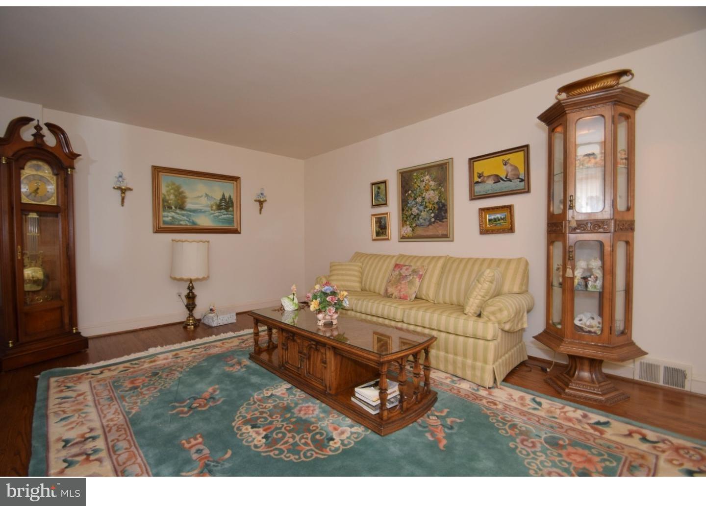 1714 Mt Pleasant Road Havertown, PA 19083 - Photo 9 of 25 Living Room