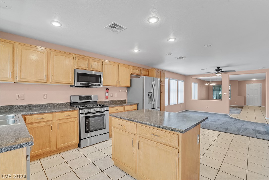 284 Spring Palms Street Henderson, NV 89012 - Photo 5 of 27 Gallery Image 5