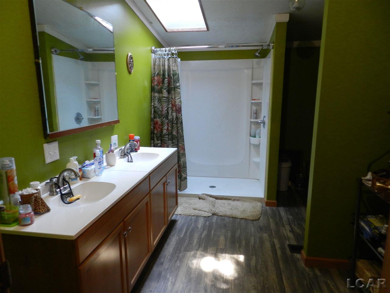 12253 Medina Road Hudson, MI 49247 - Photo 9 of 25 50021540-8.JPG