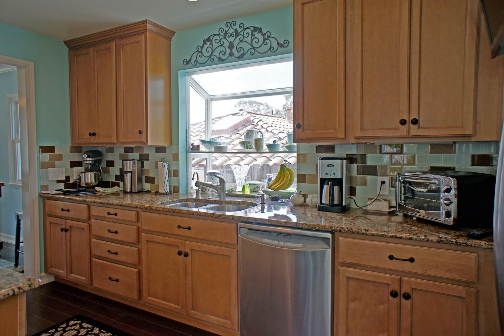411 Terrace Road Santa Barbara, CA 93109 - Photo 16 of 20 Terrace_Int_Kich_01