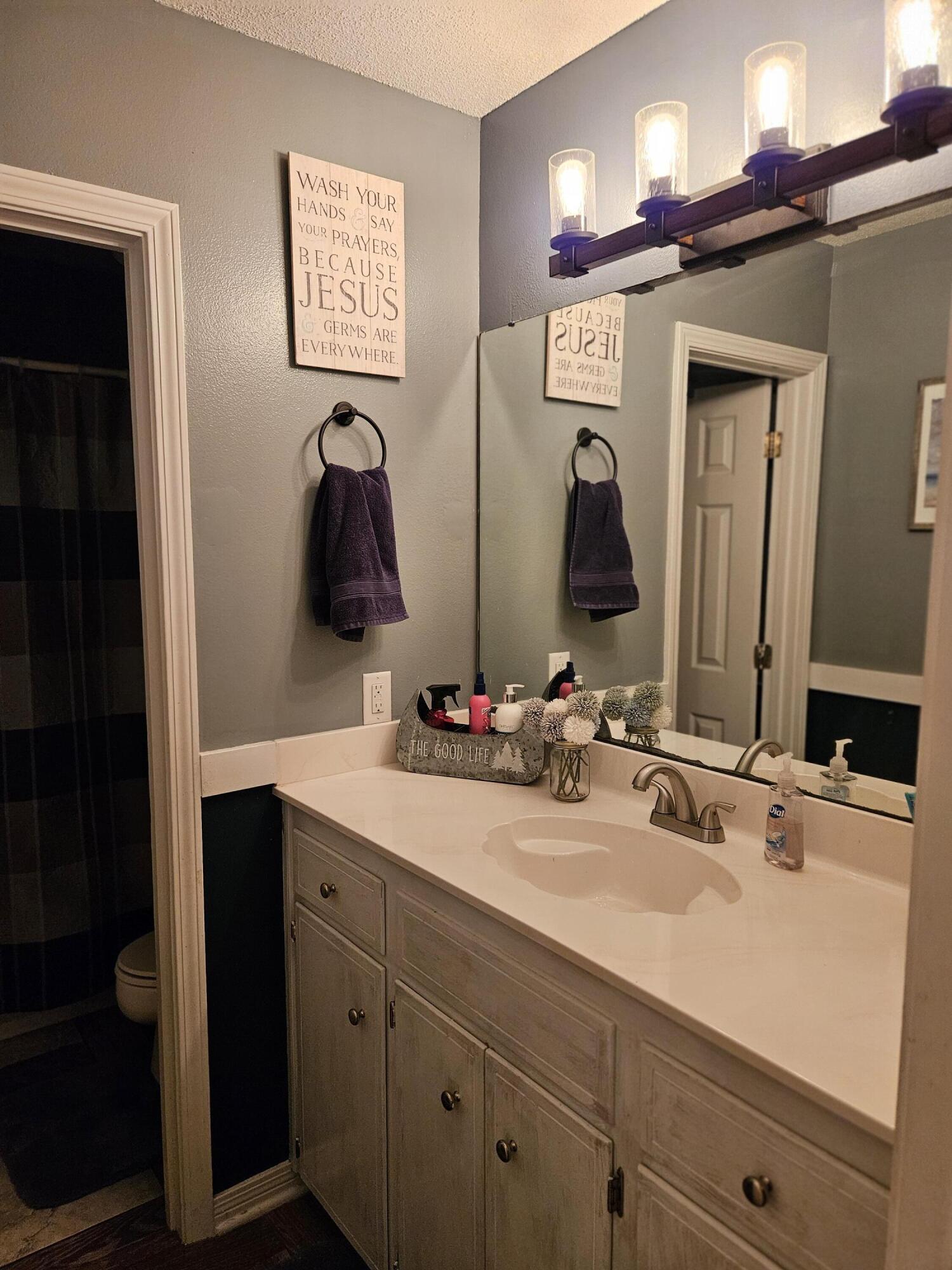 108 Mohawk Trail Crestview, FL 32536 - Photo 23 of 39 a bathroom with double vanity sink and a mirror