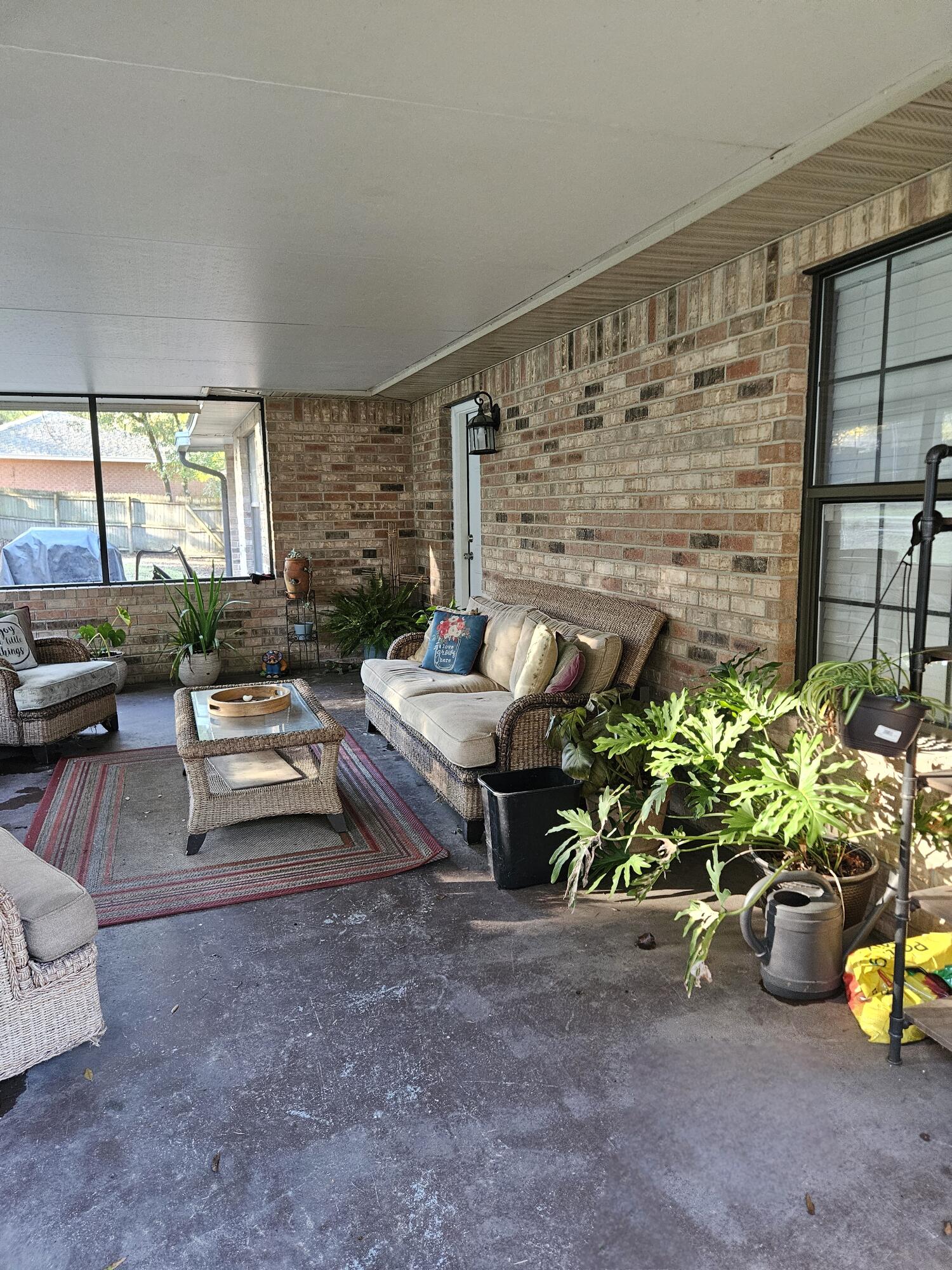 108 Mohawk Trail Crestview, FL 32536 - Photo 28 of 39 a living room with furniture and a table