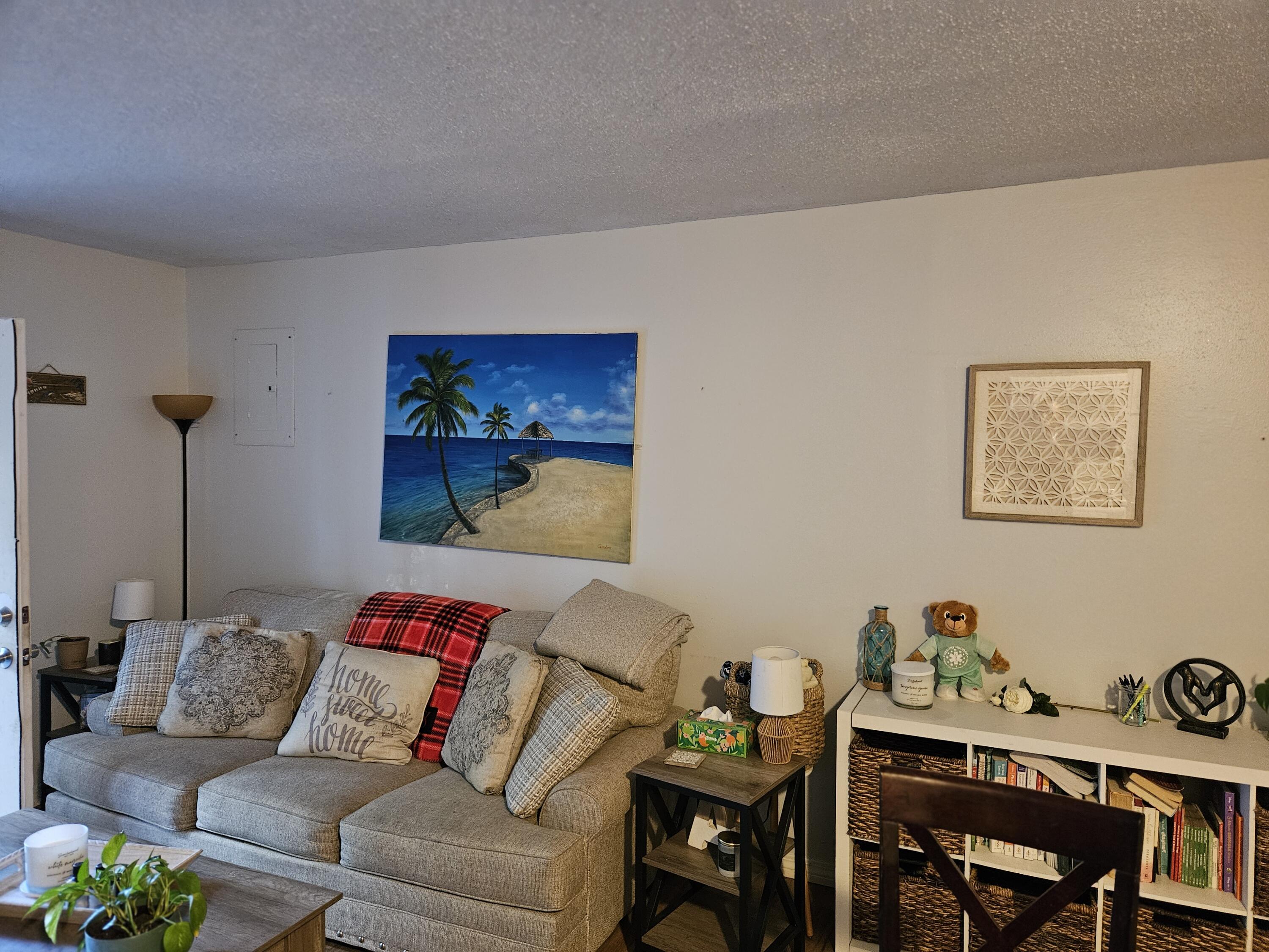 108 Mohawk Trail Crestview, FL 32536 - Photo 36 of 39 a living room with furniture and a table
