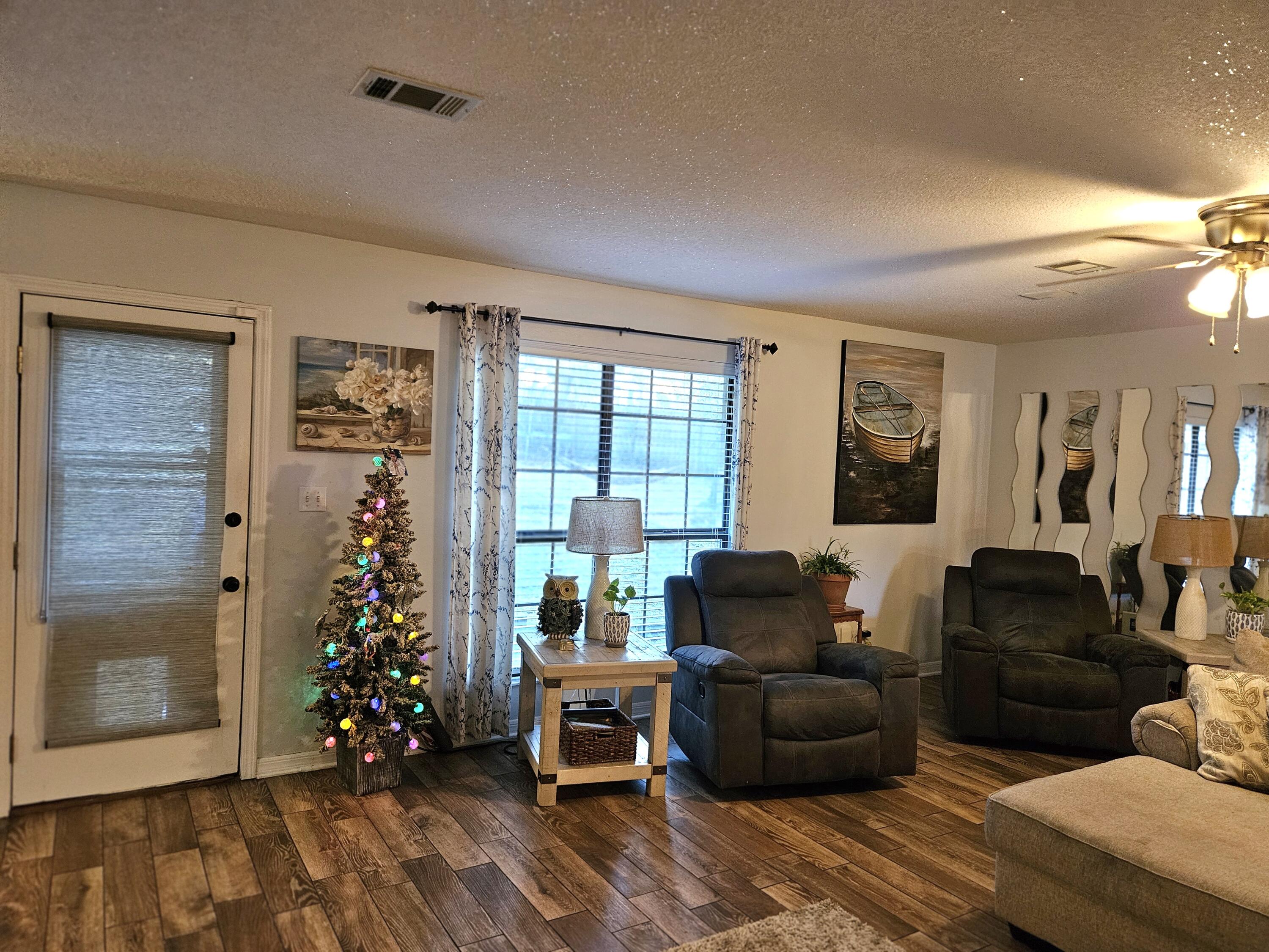 108 Mohawk Trail Crestview, FL 32536 - Photo 7 of 39 a living room with furniture and a potted plant
