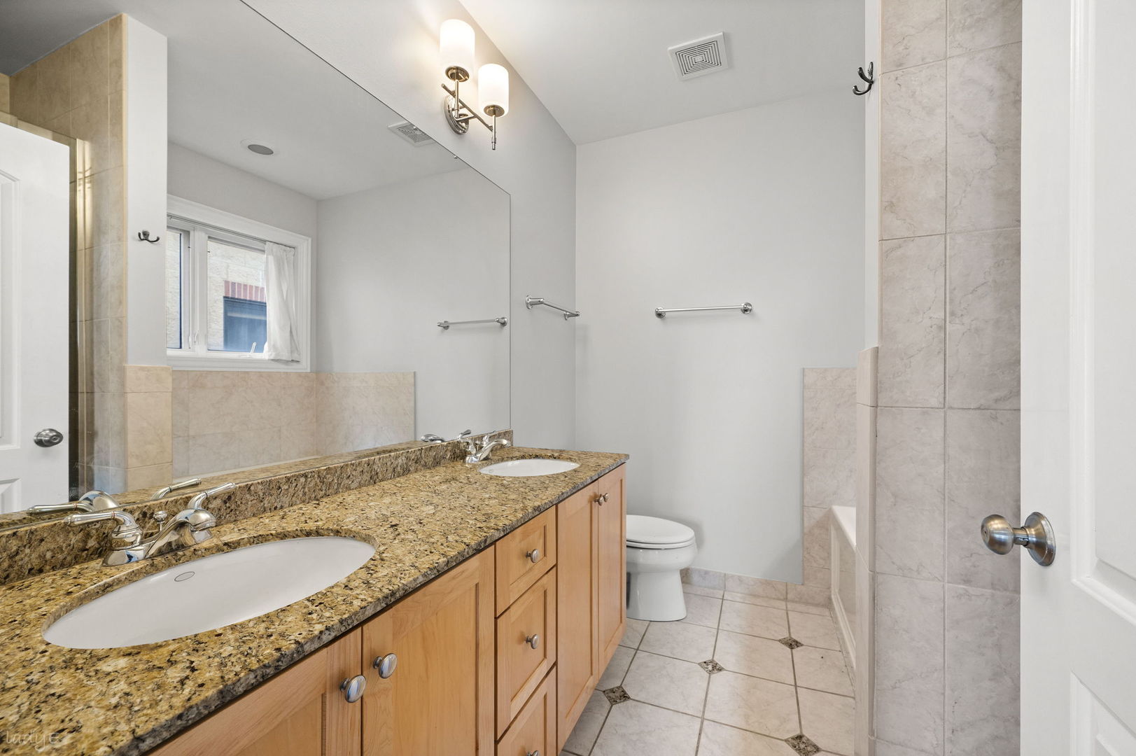 924 West Dakin Street, Unit 4 Chicago, IL 60613 - Photo 17 of 30