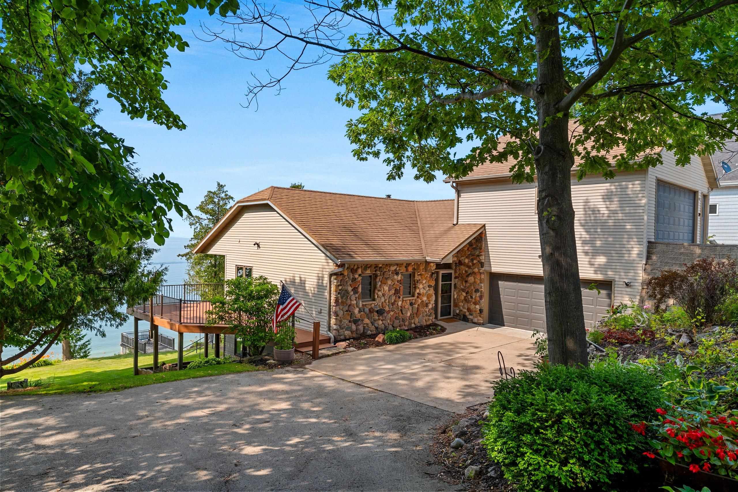 5153 Edgewater Beach Road Green Bay, WI 54311 - Photo 1 of 48
