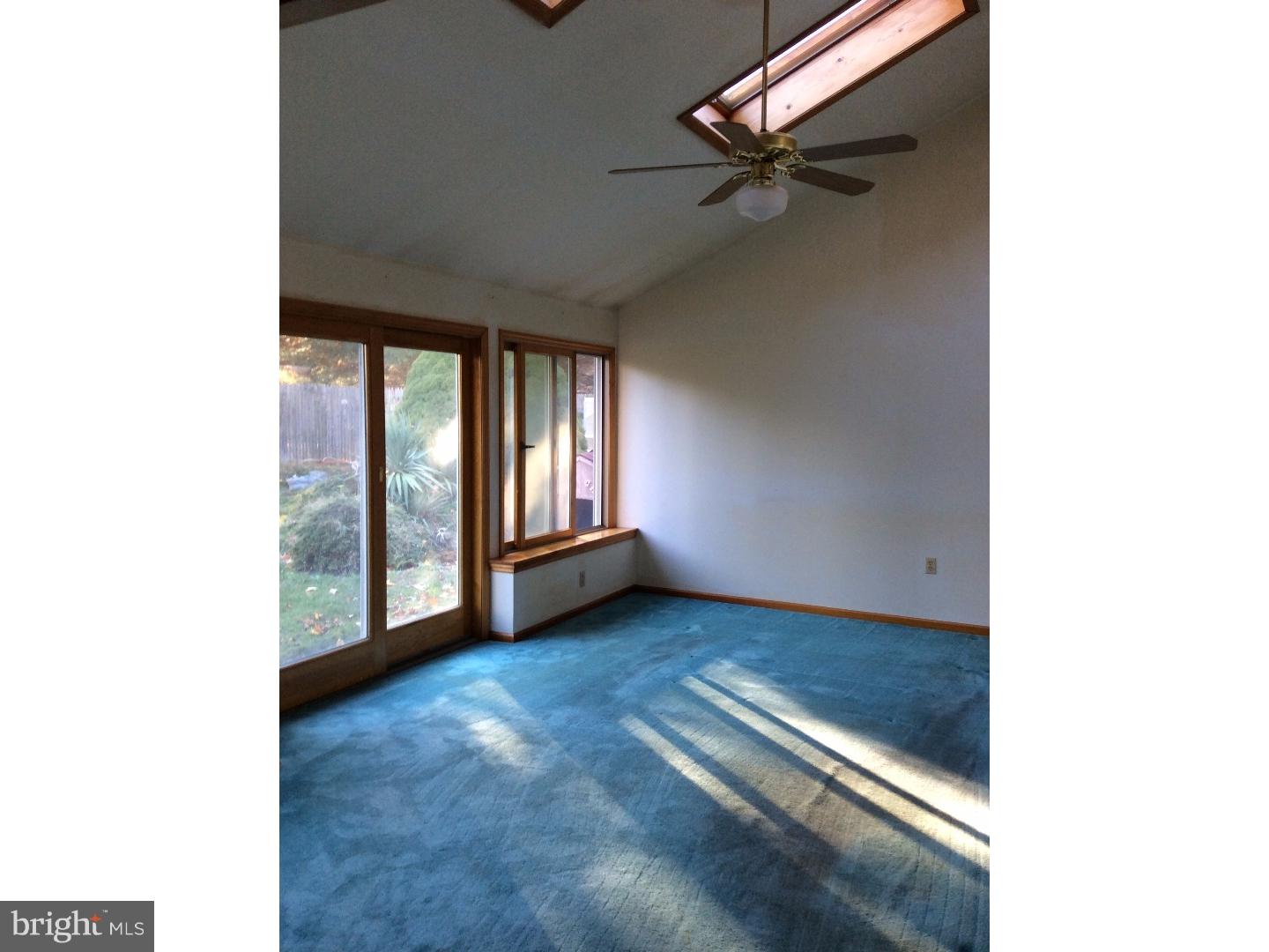 33 Mowery Road New Castle, DE 19720 - Photo 12 of 17 Sun Room