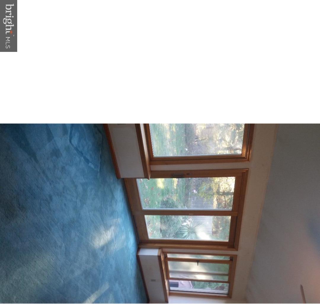 33 Mowery Road New Castle, DE 19720 - Photo 13 of 17 Sun Room
