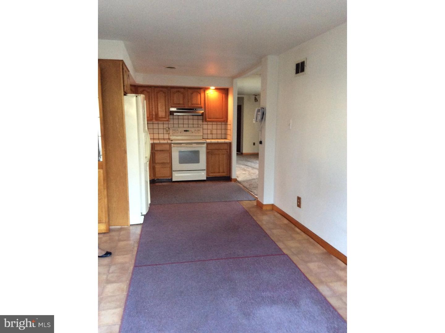 33 Mowery Road New Castle, DE 19720 - Photo 3 of 17 Breakfast Room