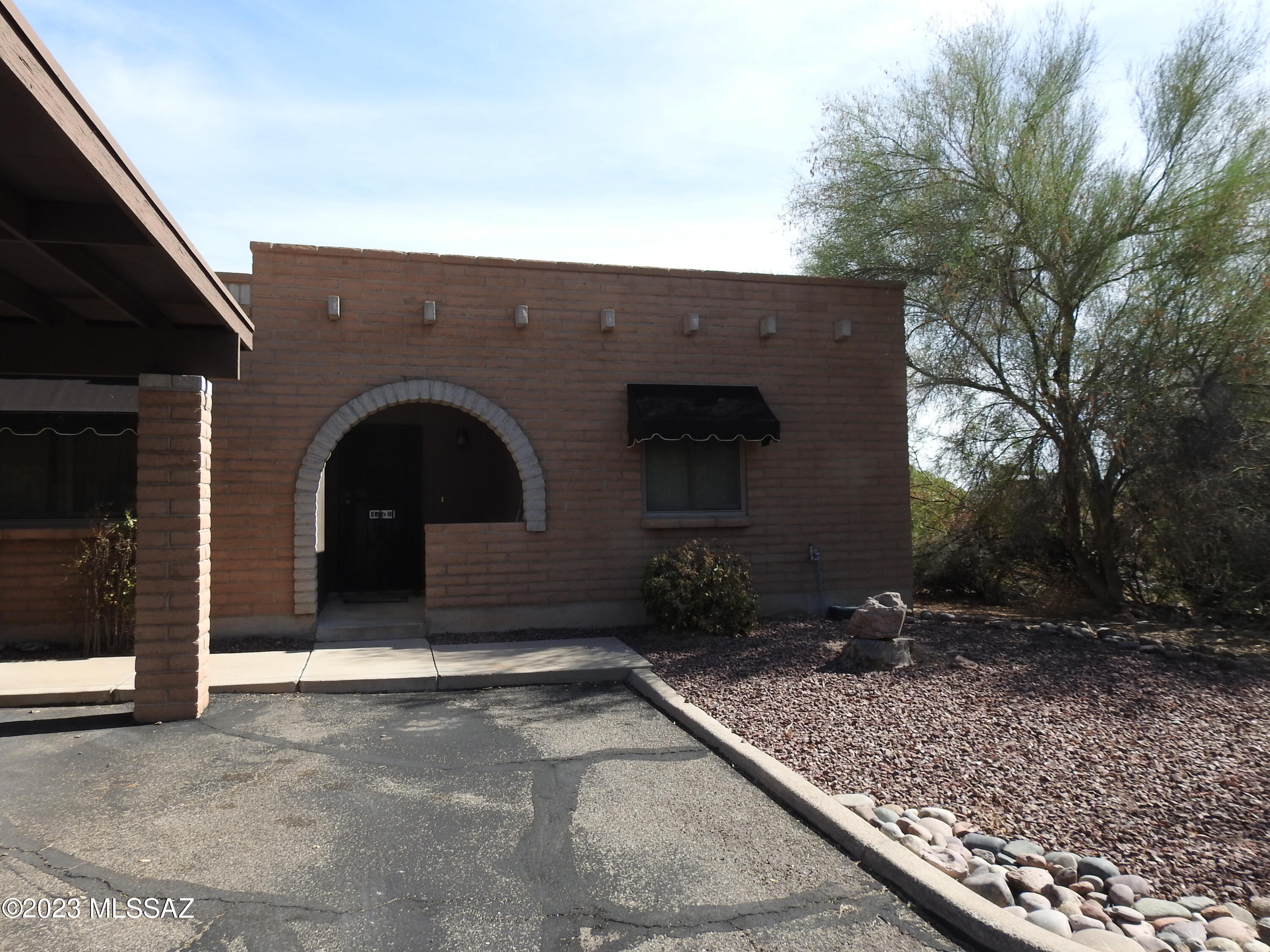 1233 South Wright Road Tucson, AZ 85713 - Photo 1 of 2