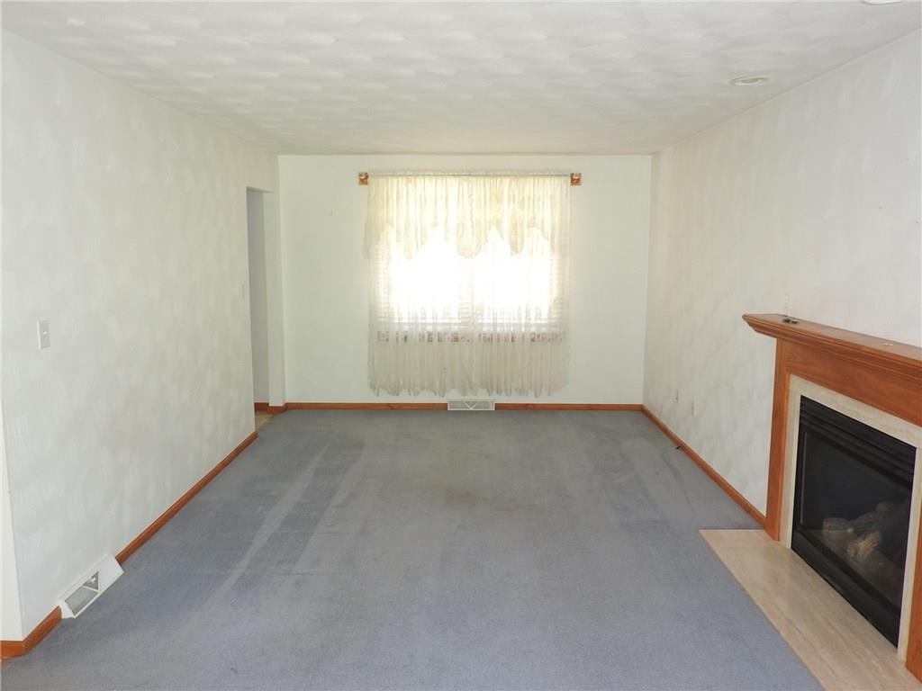 300 Finley Road Pittsburgh, PA 15239 - Photo 4 of 18