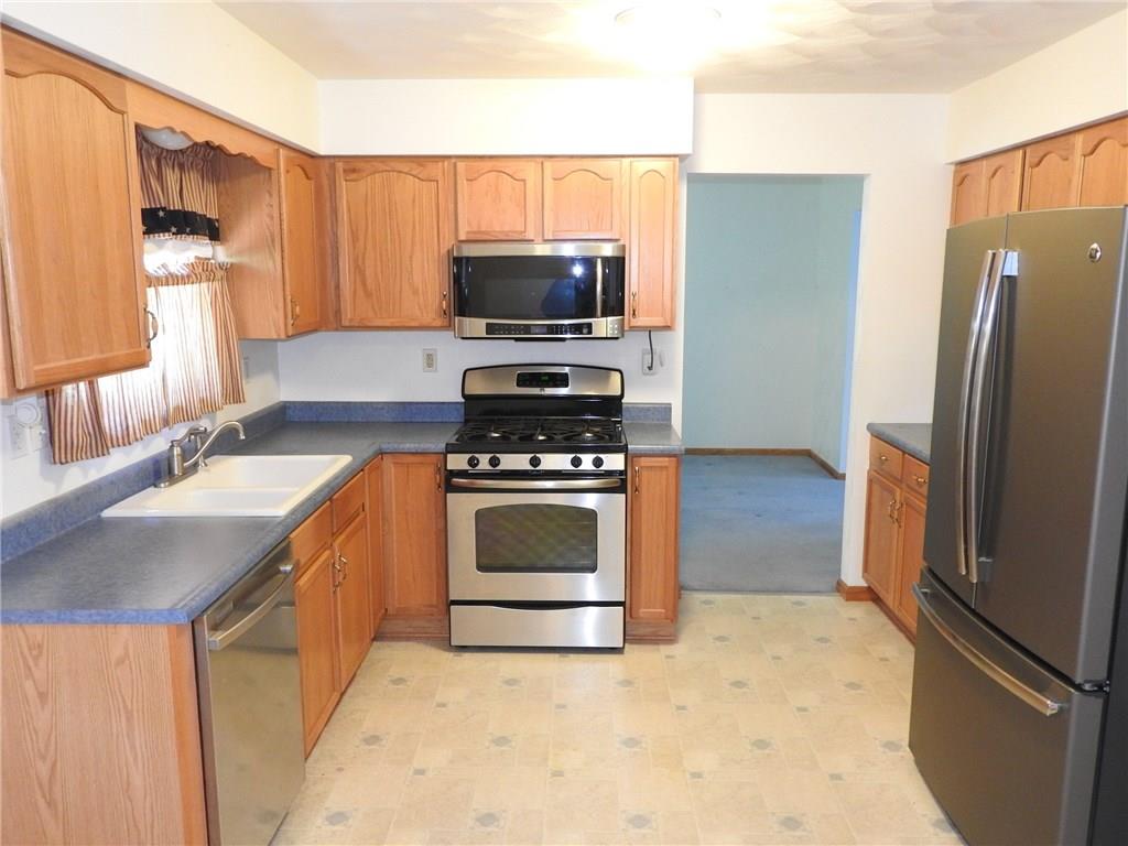 300 Finley Road Pittsburgh, PA 15239 - Photo 5 of 18