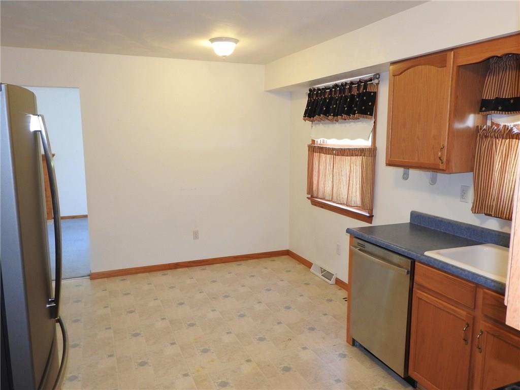 300 Finley Road Pittsburgh, PA 15239 - Photo 6 of 18