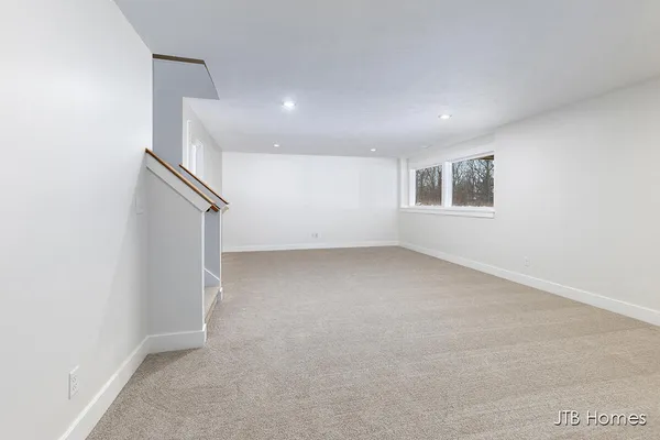 $539,900 | 6604 Timber Crst Drive Northeast, Unit 54, Rockford, MI 49341