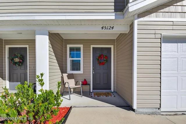 a view of entryway front of house