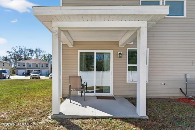 a view of a house with backyard