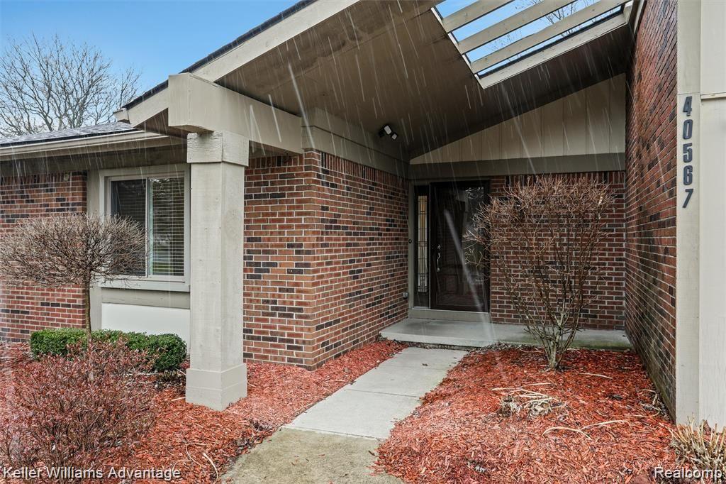 40567 Village Wood Road Novi, MI 48375 - Photo 4 of 32 Covered porch
