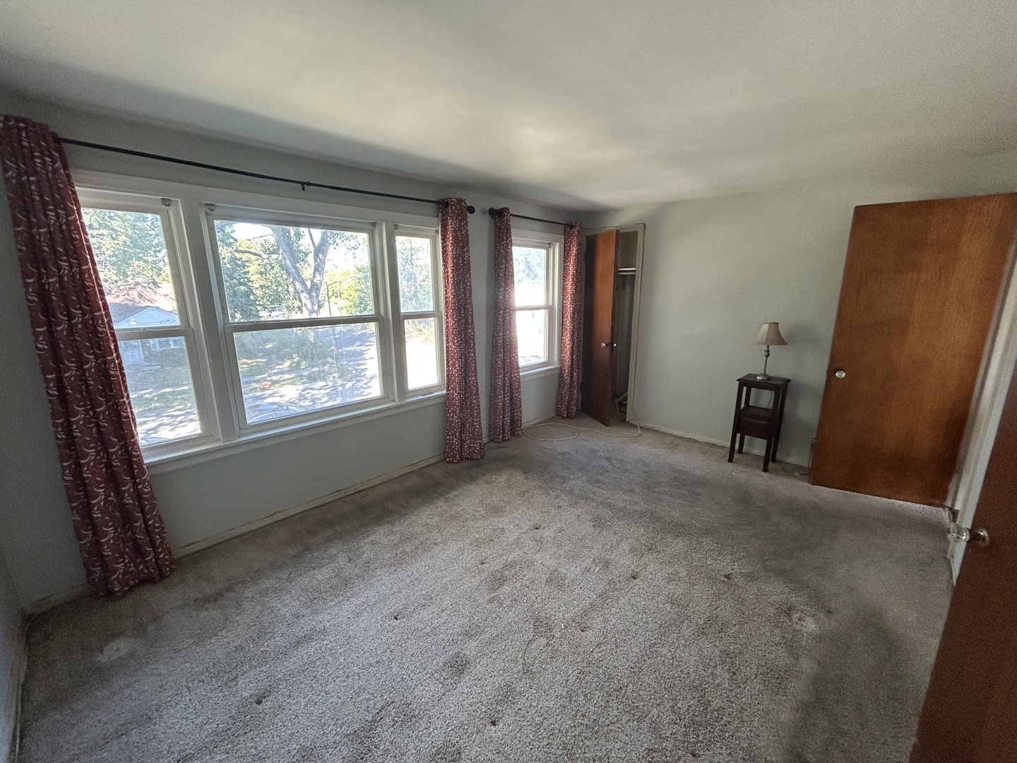 519 East 109th Street Chicago, IL 60628 - Photo 6 of 8 a view of empty room with front door