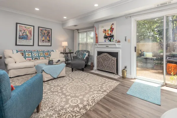 $205,900 | 3742 Charleston Square, Memphis, TN 38122