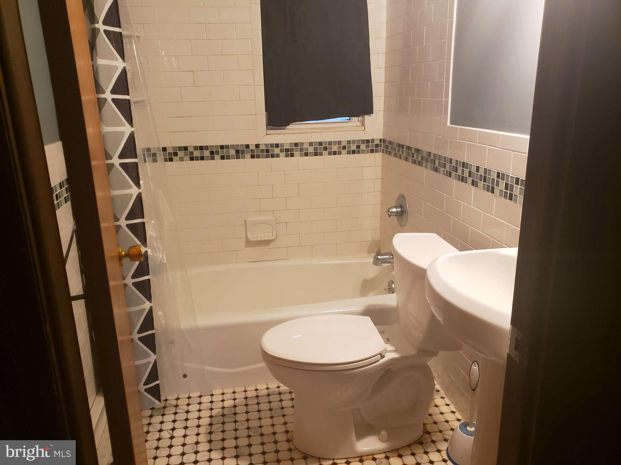 2733 Monmouth Road Jobstown, NJ 08041 - Photo 5 of 10 Bath