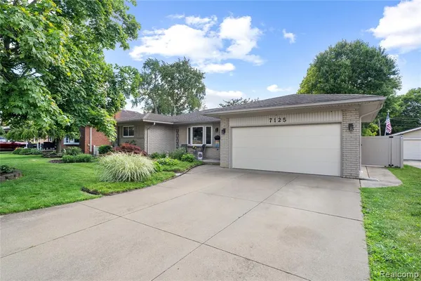 $349,900 | 7125 Highview Street, Dearborn Heights, MI 48127