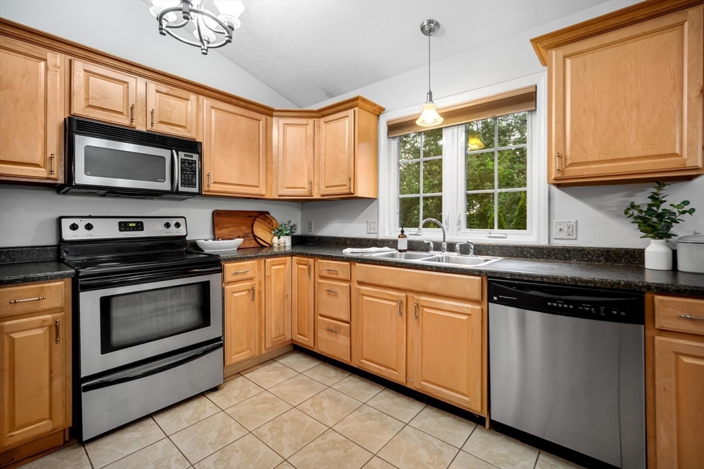 26 Munger Road Chicopee, MA 01020 - Photo 12 of 40 Gallery Image 12