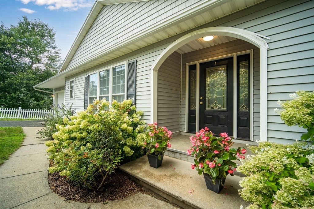 26 Munger Road Chicopee, MA 01020 - Photo 3 of 40 Gallery Image 3