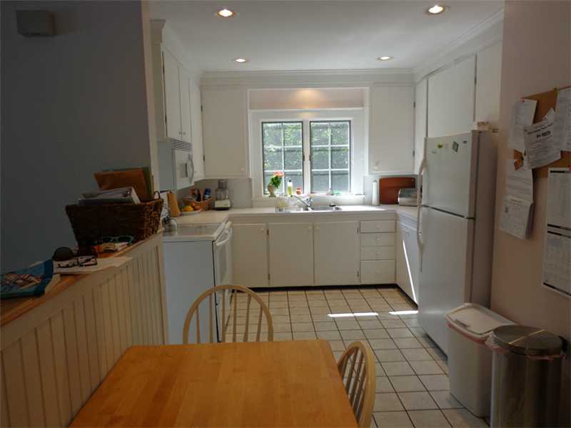 18 Shore Road Westerly, RI 02891 - Photo 4 of 7 Kitchen.
