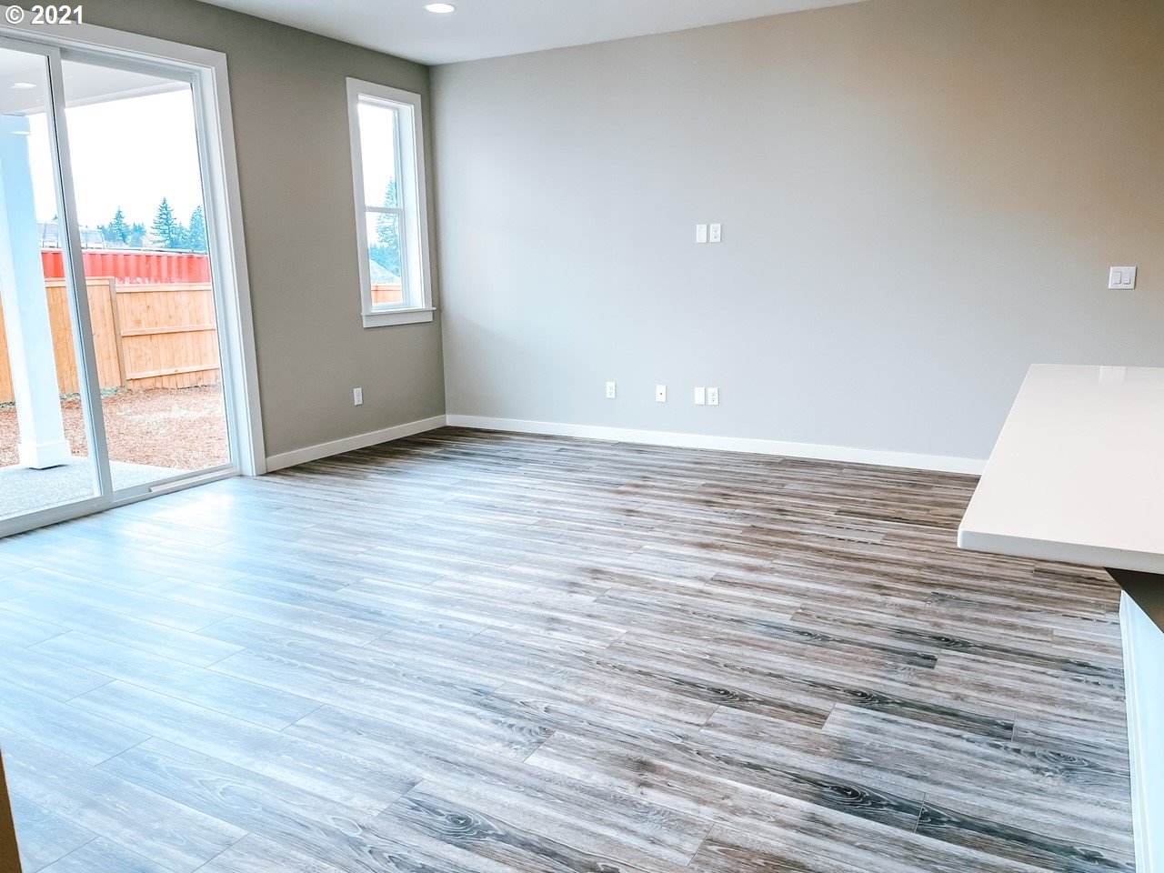 2917 North Mccanta Way Ridgefield, WA 98642 - Photo 9 of 22 Living Room