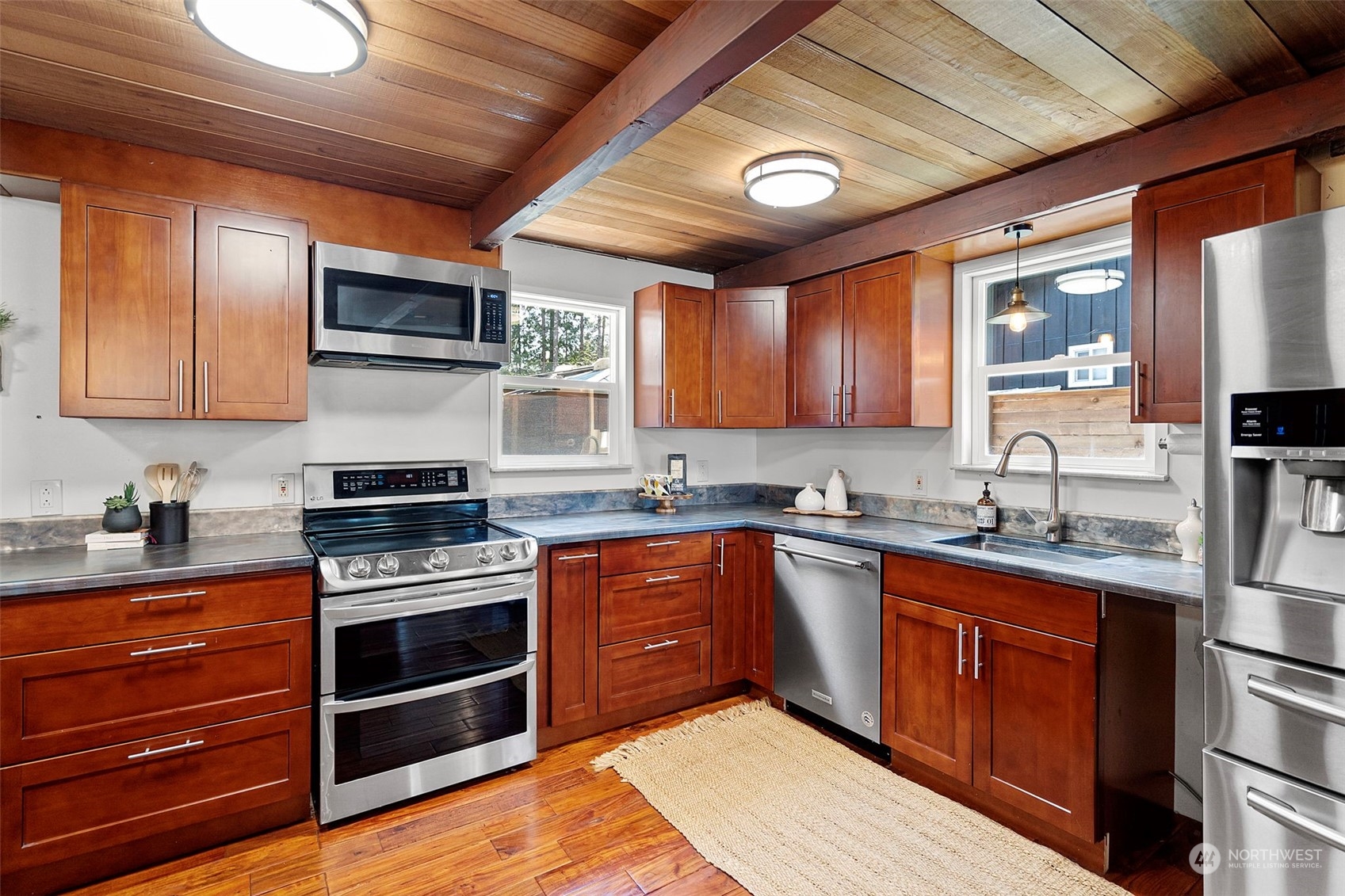 850 East Phillips Lake Loop Road Shelton, WA 98584 - Photo 5 of 26 Gallery Image 5