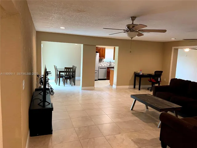 $3,800 | 6407 Southwest 5th Street, Pembroke Pines, FL 33023