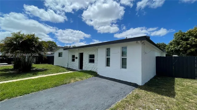 $3,600 | 6407 Southwest 5th Street, Pembroke Pines, FL 33023
