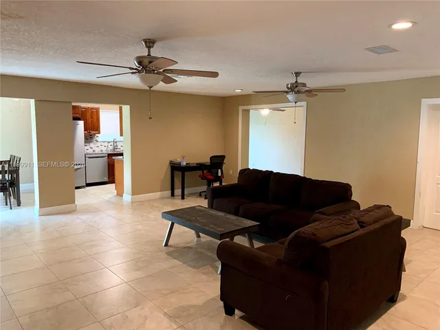 $3,600 | 6407 Southwest 5th Street, Pembroke Pines, FL 33023