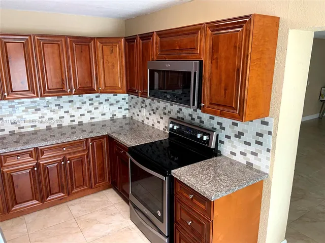 $3,600 | 6407 Southwest 5th Street, Pembroke Pines, FL 33023
