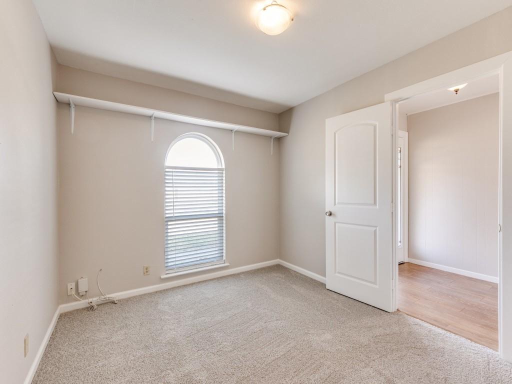 7335 Reed Road Azle, TX 76020 - Photo 14 of 36 an empty room with windows and closet